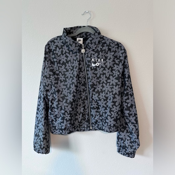 WOMEN'S NIKE SPORTSWEAR AOP WOVEN JACKET - Picture 3 of 10